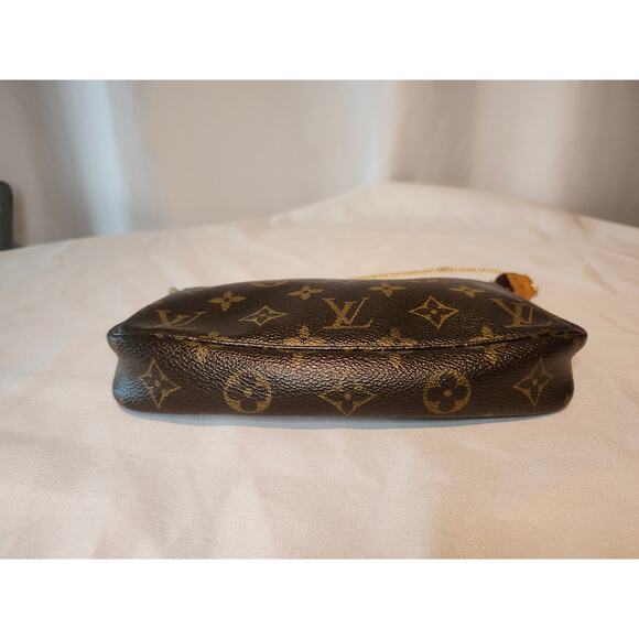Louis Vuitton Pochette Accessoires Monogram Canvas Shoulder Bag LV Gold Strap - Picture 7 of 14